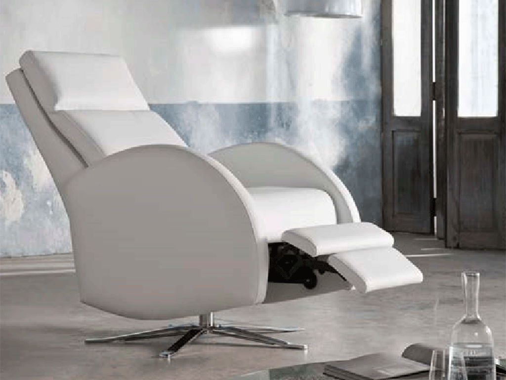 Sillón relax manual con pie giratorio metálico.