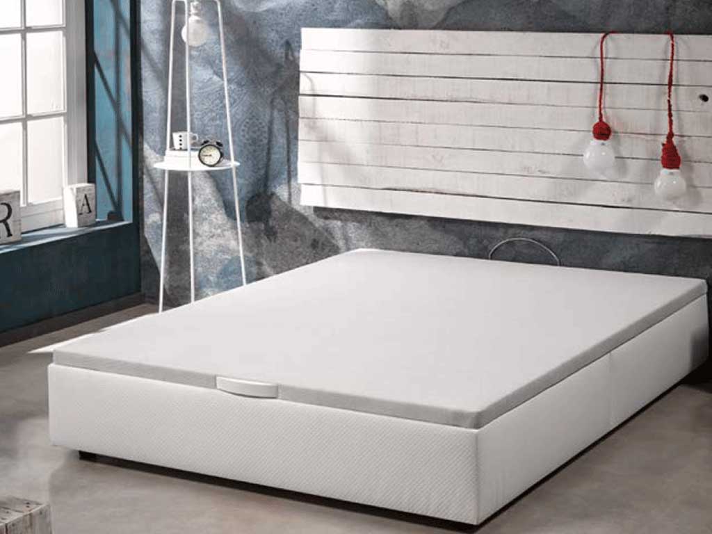 Canapé de polipiel de gran capacidad.