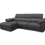 Sofá chaise-longue con asientos deslizantes y respaldos reclinables.