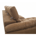 Sofá chaise-longue con asientos deslizantes y respaldos reclinables.