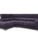 Sofá chaise-longue con asientos deslizantes y respaldos reclinables.