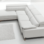 Sofá rinconera con asientos deslizantes y respaldos reclinables con sistema de carraca italiana.