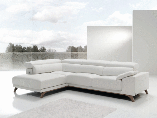 Sofá rinconera con asientos deslizantes y respaldos reclinables con sistema de carraca italiana.