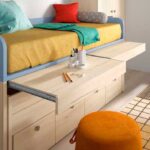 2 camas con cajones y escritorios